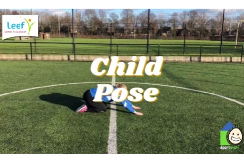Persoon in child pose